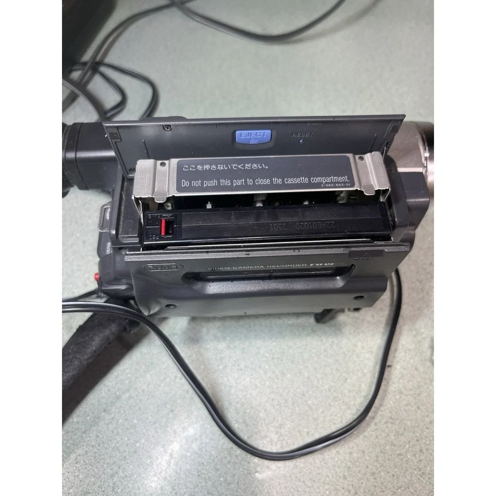 Sony Handycam Vision CCD-TRV108 Video Hi8 Camcorder 460x Digital Zoom 2002 Works